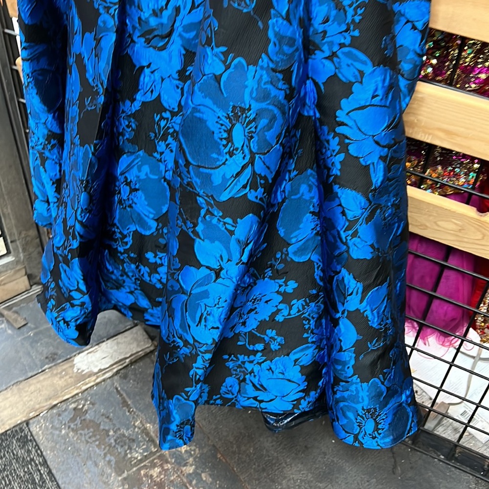 NWT,Mori lee  long Dress 43107A
Floral Black/royal - Picture 11 of 17